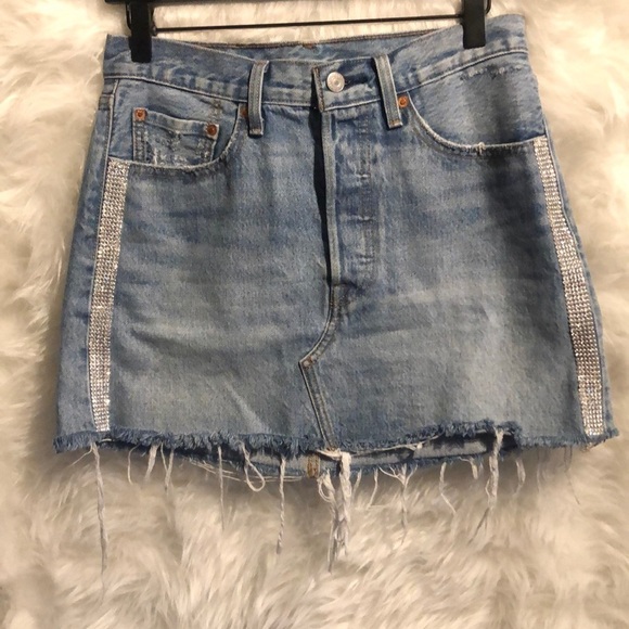 Levi’s Light Wash Deconstructed Mini Skirt Size 27 - Picture 2 of 8